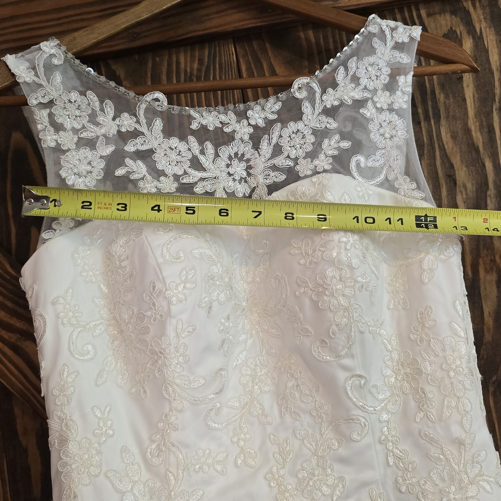 NWOT Elegant White Wedding Gown With Floral Lace Bodice Tulle Overlay Size 2 - Picture 8 of 13